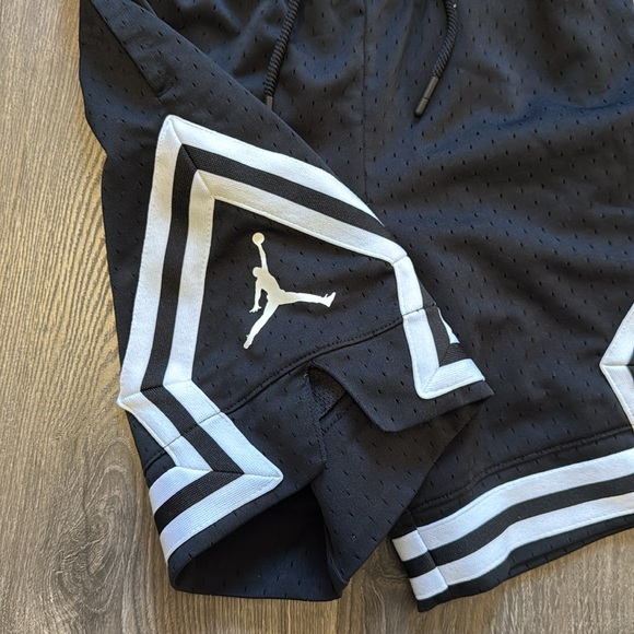 Boys Nike Jordan Air Diamond Shorts, size small - Picture 2 of 5